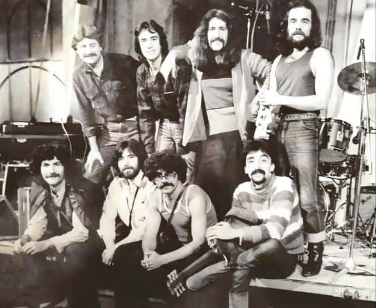 Legendary Voices Behind a Song: Dönence