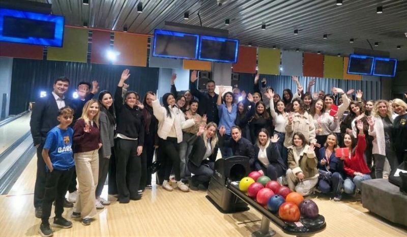 İzmir ekibi Dünya Kadınlar Günü’ne özel bowling turnuvası düzenledi